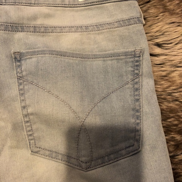 Women’s Jeans - Picture 3 of 5